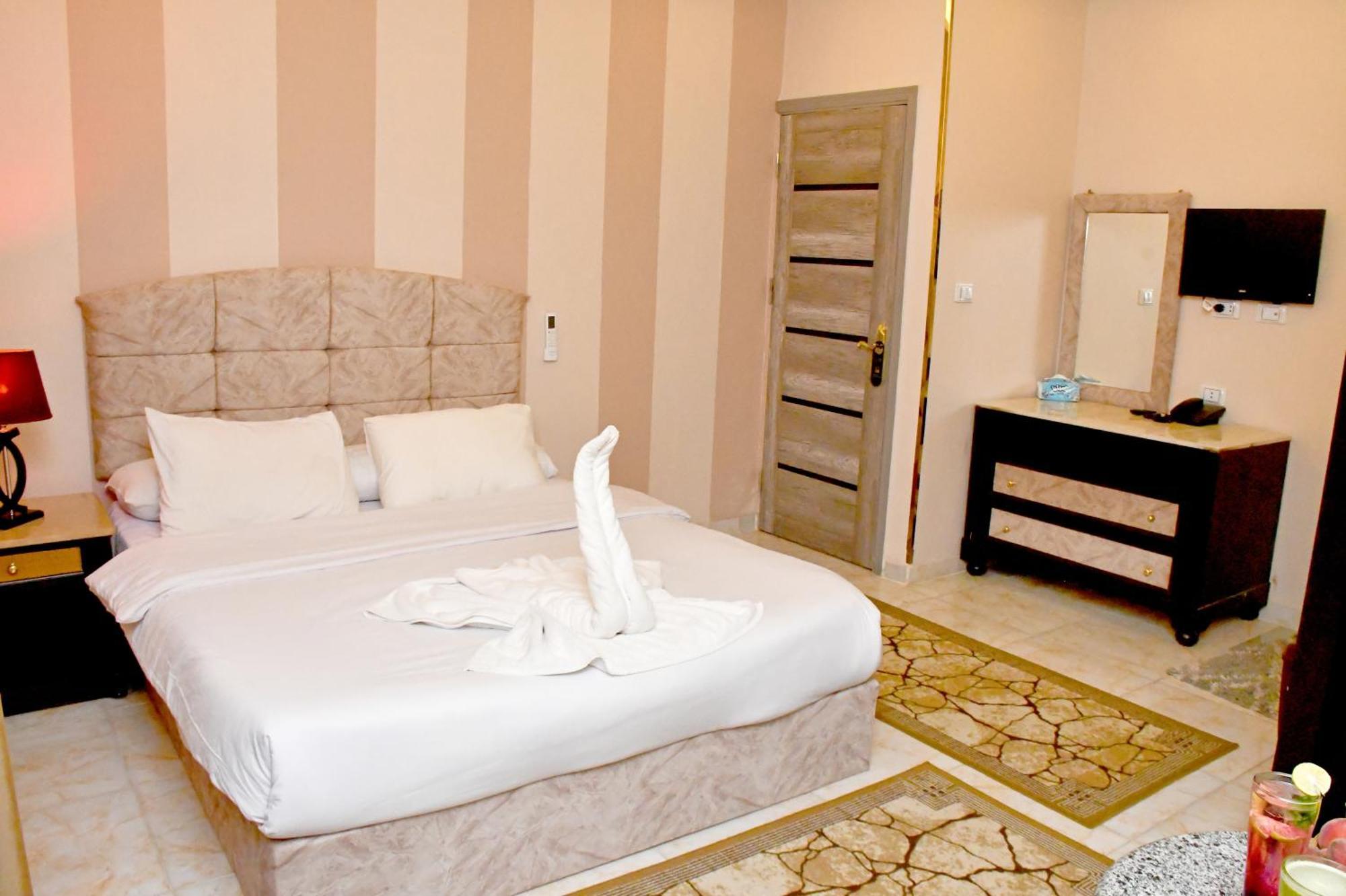 Nun Pyramids Inn Kafret el-Gabal Habitación foto
